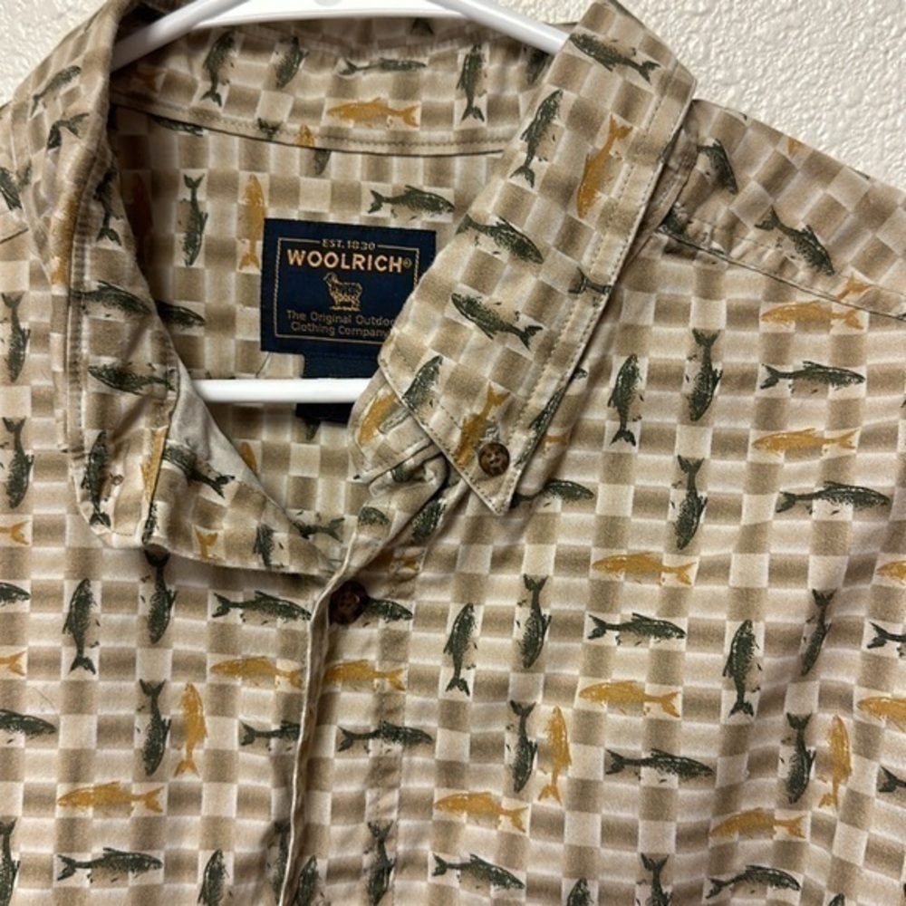 Woolrich men’s cream button down with multicolored fish pattern size XL